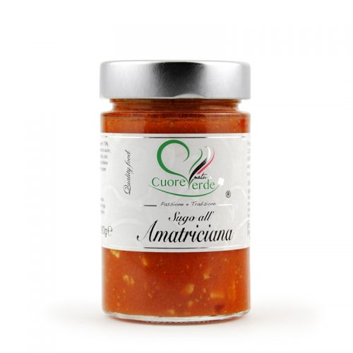 Sugo all'Amatriciana realizzato con pomodori italiani e guanciale di suino stagionato locale
