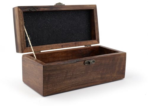 Scrigno-legno-massello realizzato a mano