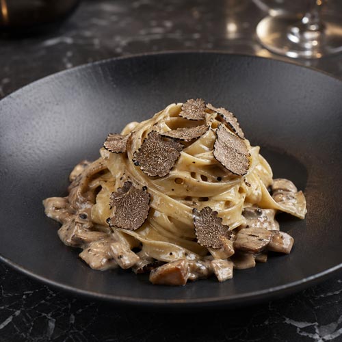 Esempio-tagliatelle-con-crema-di-funghi-porcini-e-tartufo-estivo