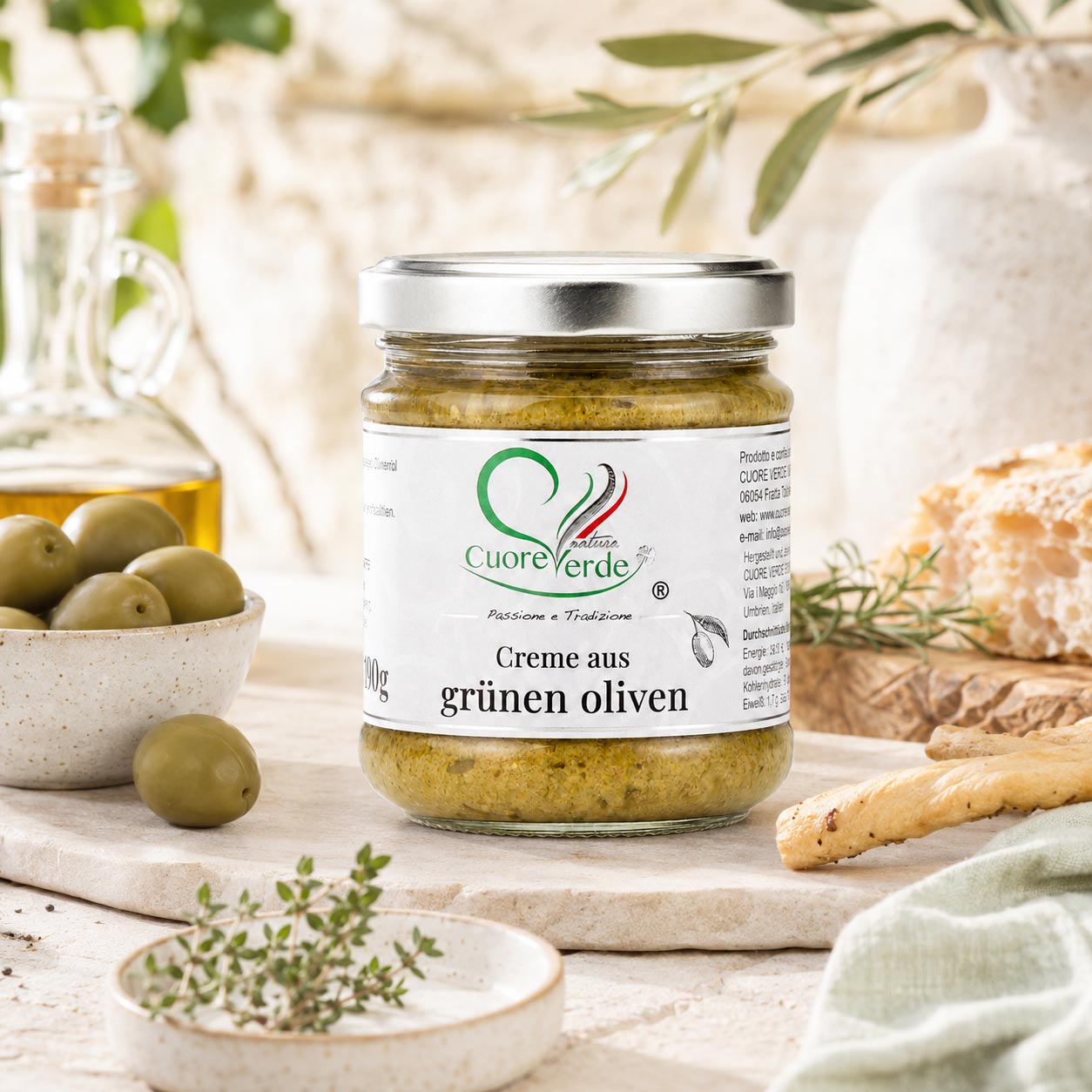 Creme aus grünen Oliven von Cuore Verde Natura, italienische Feinkost aus Umbrien für Feinkostläden und Vinotheken